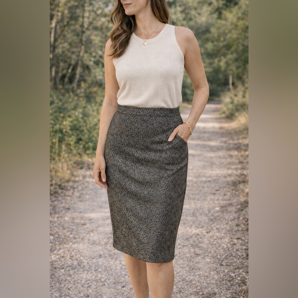 Revamped Gold Black & Gold Textured Pencil Skirt Size L Waist 28”  [000272]